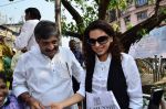 Juhi Chawla at cleanliness drive in Mumbai on 20th Nov 2014